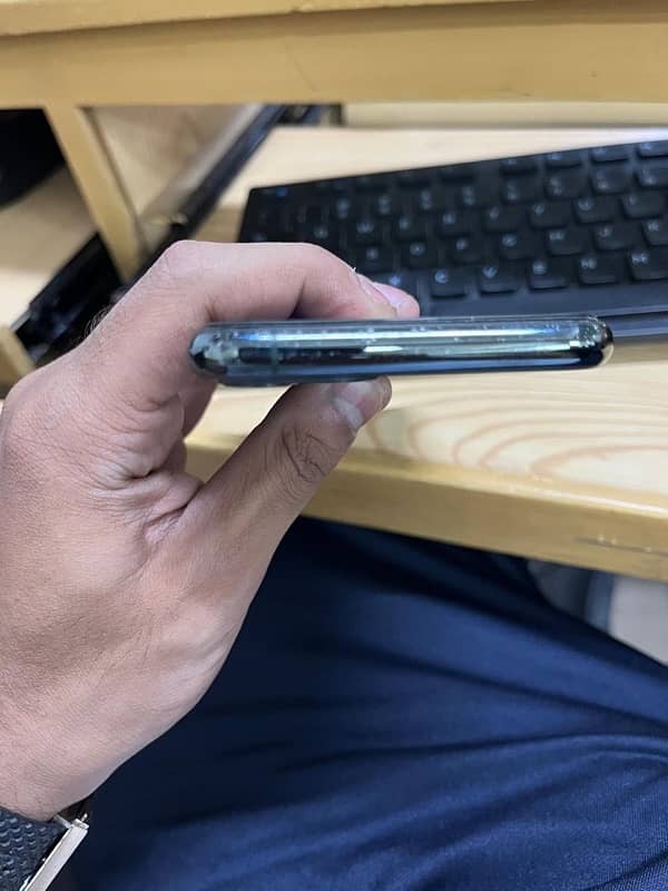 iphone 11 pro 2