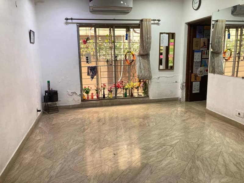 8 MARLA NON FURNISH HOUSE FOR RENT IN BAHRIA TOWN LAHORE 0