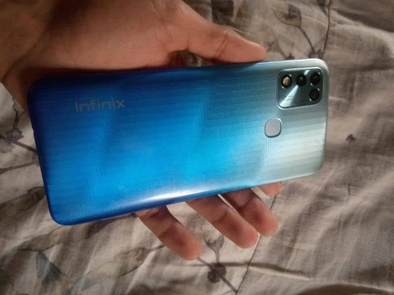 infinix hot 11 play 4/128 urgent sale with box 1