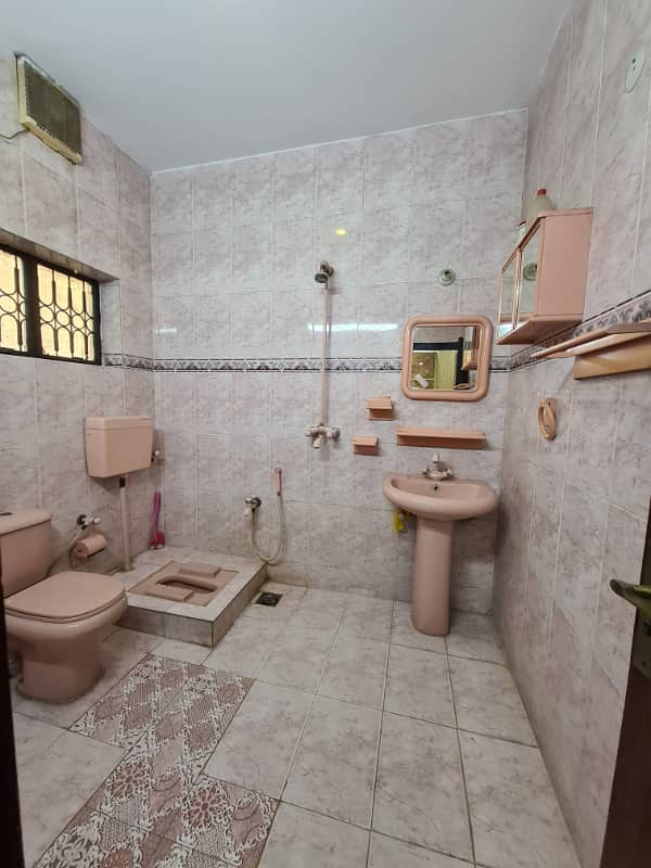 10MARLA NEW TILE FLOORING UPPER PORTION FOR RENT IN ALLAMA IQBAL TOWN 11