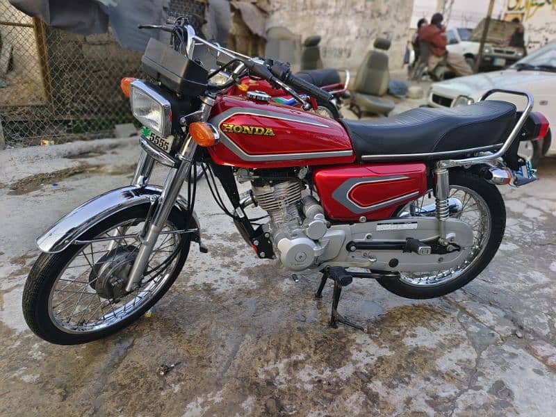 HONDA 125 SELF START BLACK 12