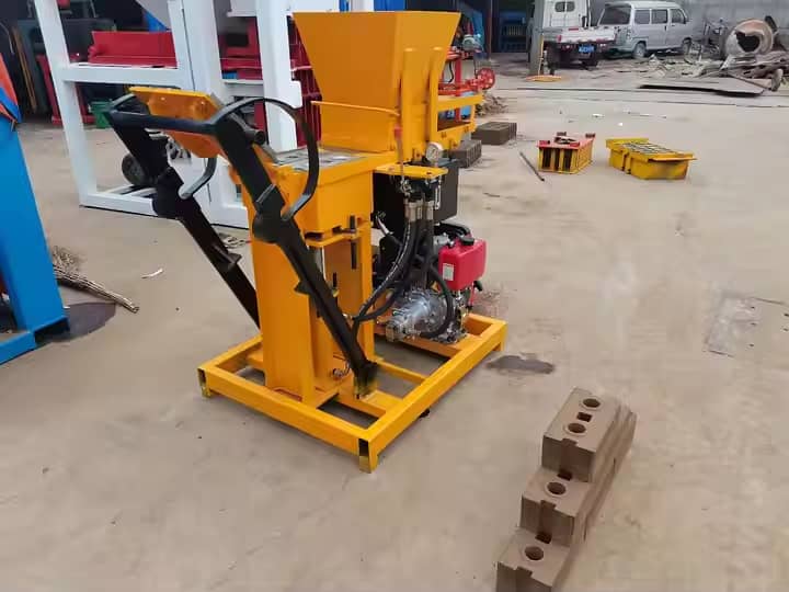 Interlock automatic clay brick machine hydraulic press 7