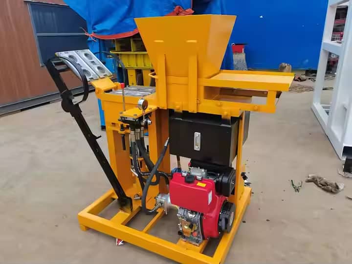 Interlock automatic clay brick machine hydraulic press 11