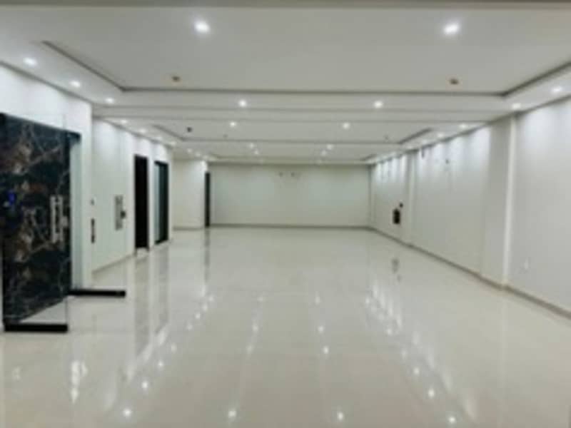 Phase 8 Broadway 8 Marla Commercial Floor Available For Rent On Prime Location. 0