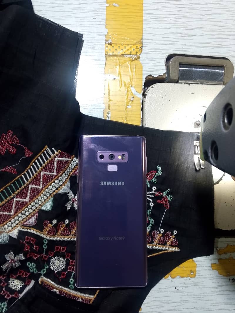 Samsung Mobile Note 9 1