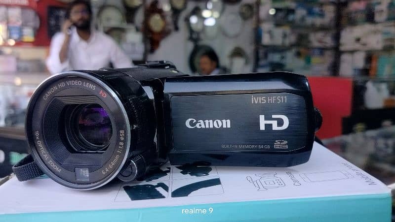 Canon Professional Handycam | Camcorder | IVIS HFS11 1