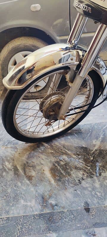 Honda CD70 total genuine bike just buy and use 2