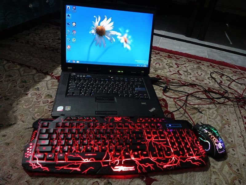 pc Thinkpad laptop with keyboard end mouse 0