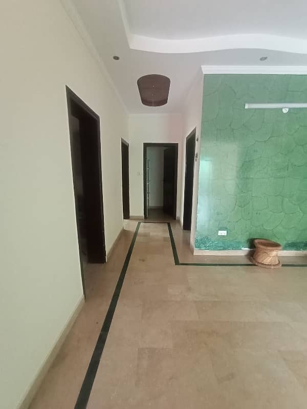 10 MARLA LOWER PORTION AVAILABLE FOR RENT IN DHA PHASE 4 1