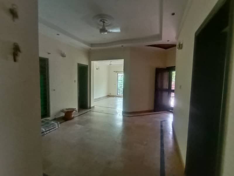 10 MARLA LOWER PORTION AVAILABLE FOR RENT IN DHA PHASE 4 2