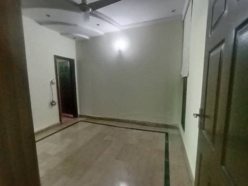 10 MARLA LOWER PORTION AVAILABLE FOR RENT IN DHA PHASE 4 8