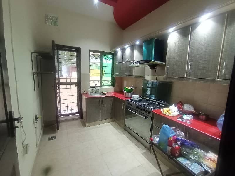 10 MARLA LOWER PORTION AVAILABLE FOR RENT IN DHA PHASE 4 9