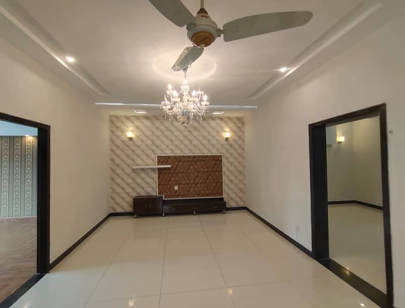 10 Marla House For Sale In Bahria Town Lahore 5