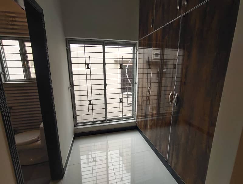 10 Marla House For Sale In Bahria Town Lahore 8