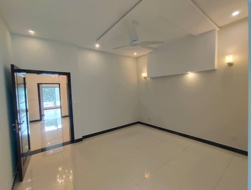 10 Marla House For Sale In Bahria Town Lahore 10