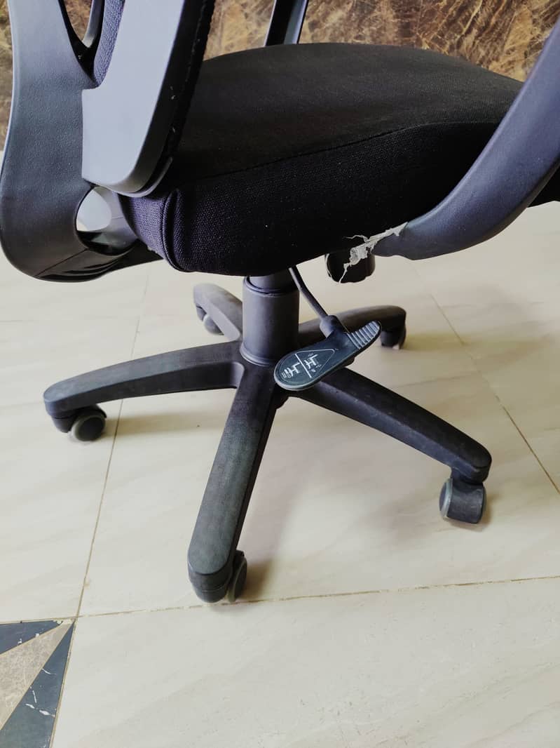 Used Revolving Office Chairs – Comfortable & Durable | Bulk Discount 1