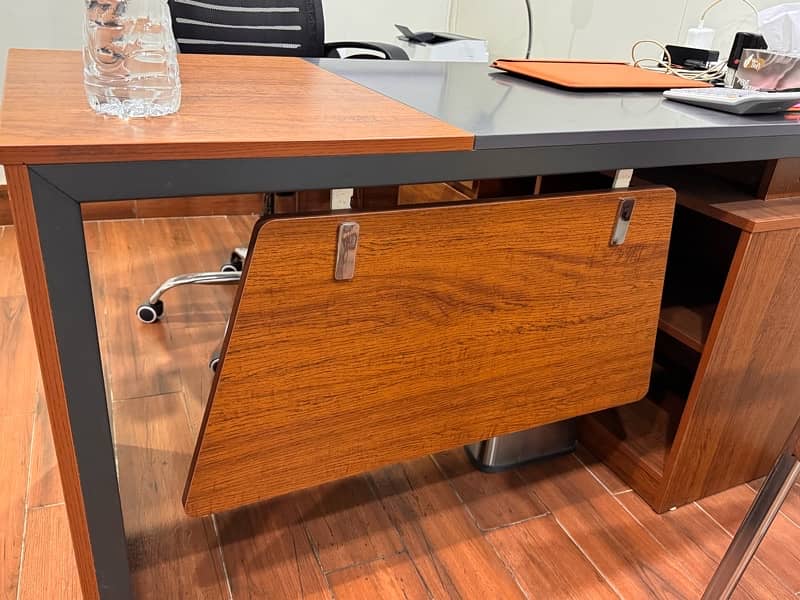 brand new office executive table. Brand “Interwood” 2