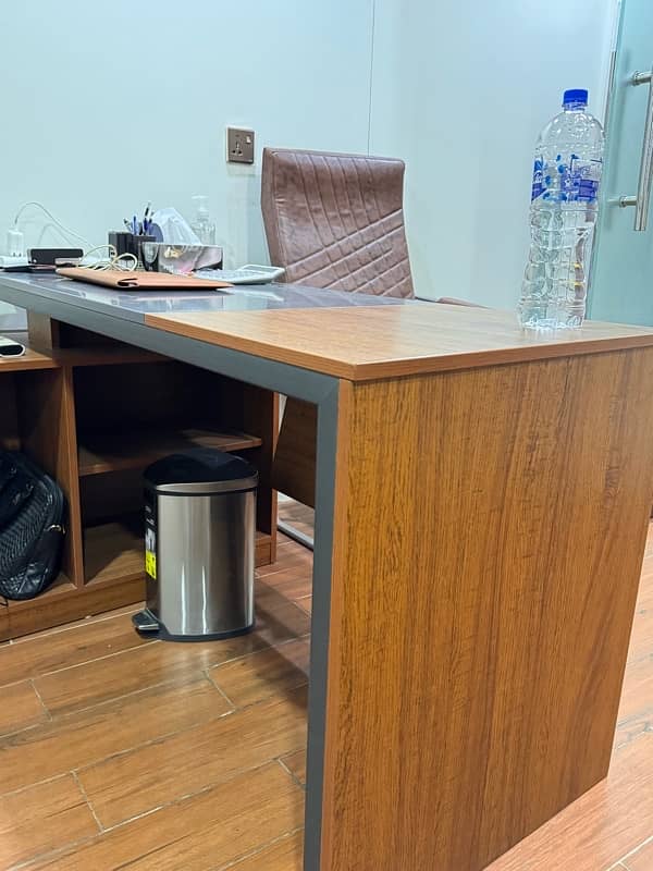 brand new office executive table. Brand “Interwood” 4