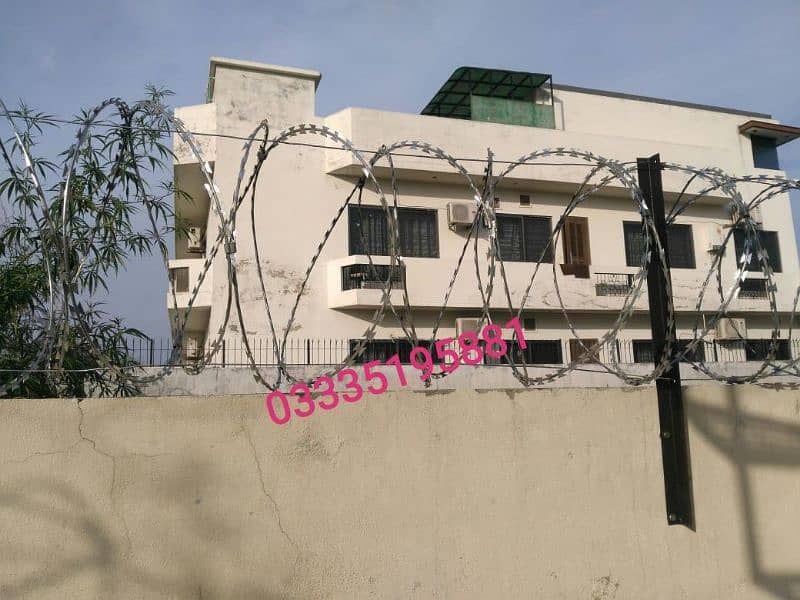 installation of Chainlink Fence Concertina Barbed Razor Wire 5