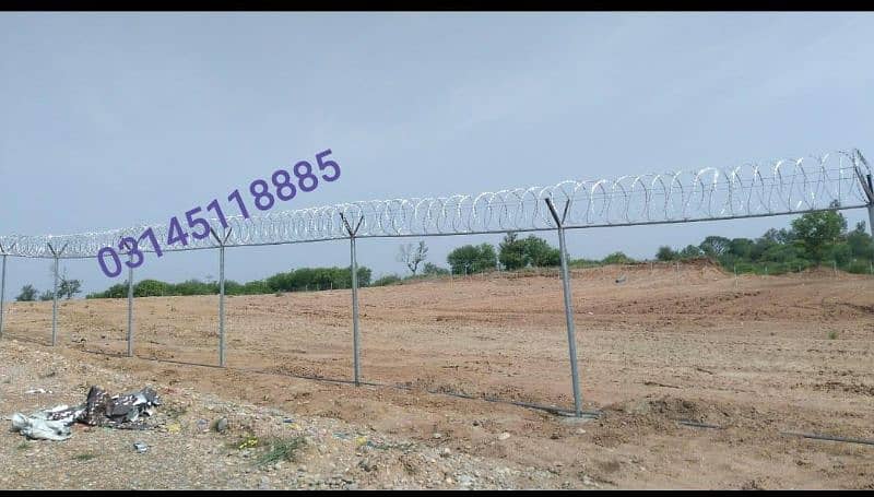 installation of Chainlink Fence Concertina Barbed Razor Wire 12