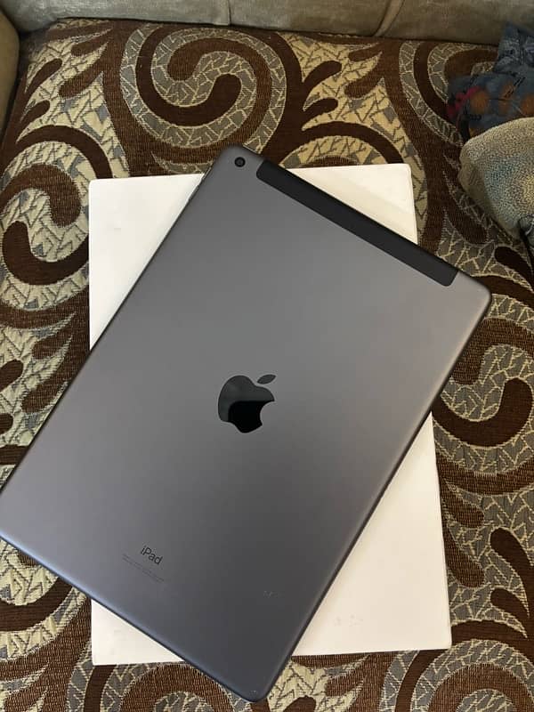 Apple iPad Gen 9th. 64 GB Celluar 0