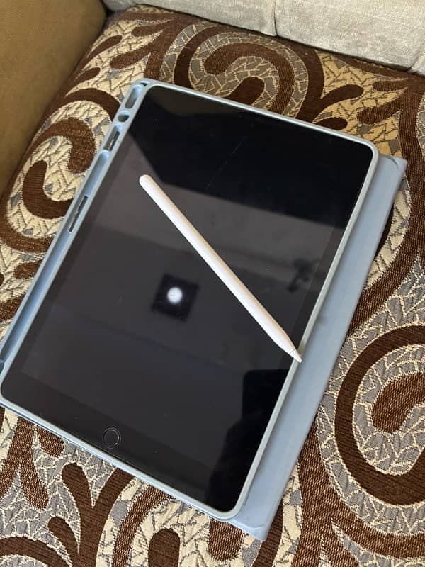 Apple iPad Gen 9th. 64 GB Celluar 4