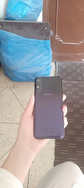 infinix hot 8 lite (urgent sale) 0