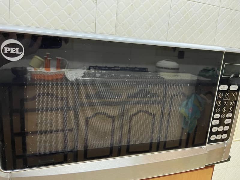 This is almost new PEL microwave oven perfectly working 1