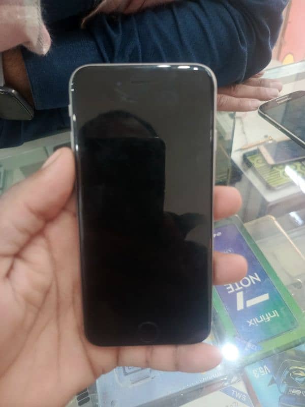 i phone 6 condition 10/10 only phone and cable 5