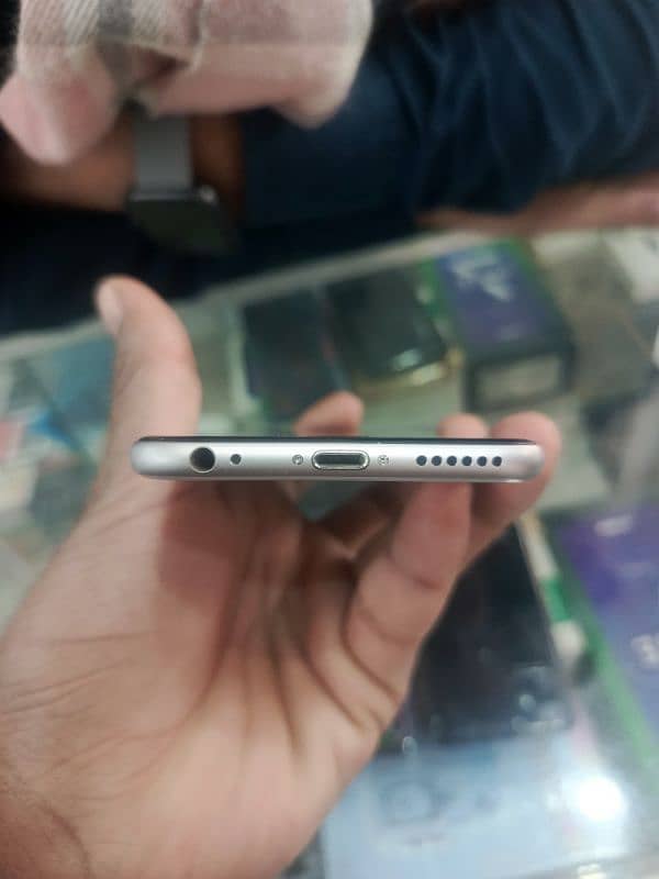 i phone 6 condition 10/10 only phone and cable 6