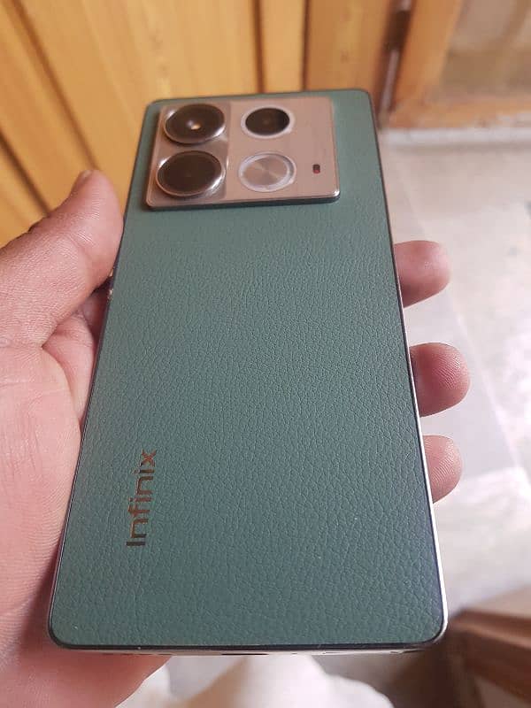 infinix note 40.8+8gb . 256gb. 0