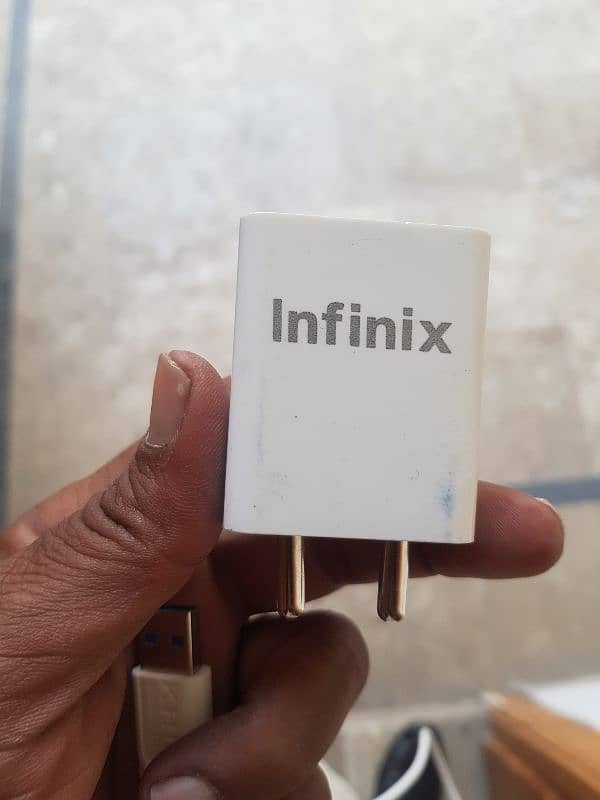 infinix note 40.8+8gb . 256gb. 3