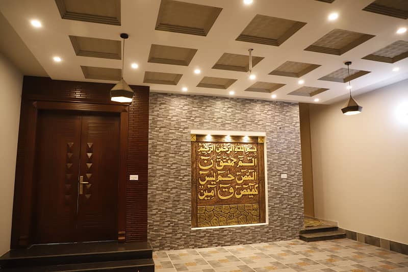 10 Marla Next Level House For Sale In Jeewan City Phase 5 Very Near To Park Or Commercial Area 3