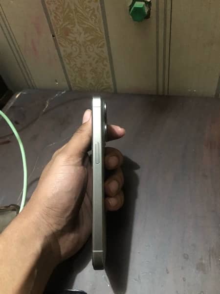 iphone 15 pro non pta 256gb with box and cable 4