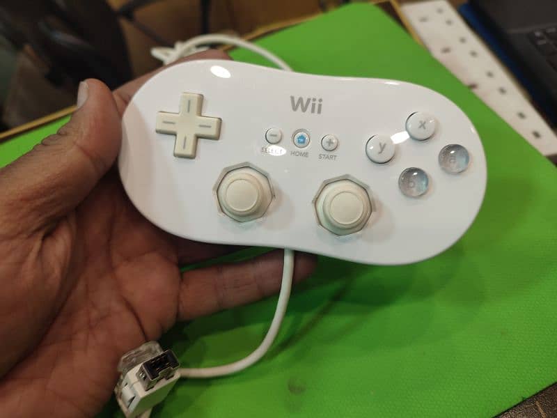 Genuine Nintendo Wii Classic controller 1