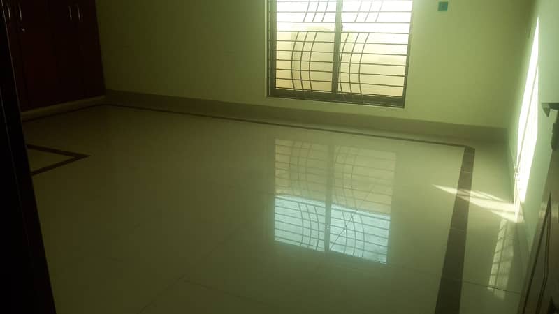 One kanal upper portion 1st floor in GECHS is available for rent. 10