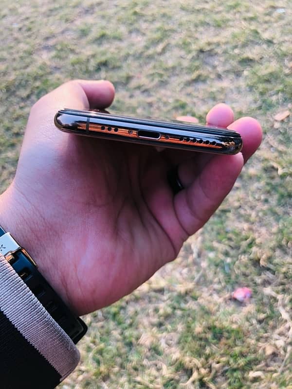 iPhone XS 64Gb Pta approved 2