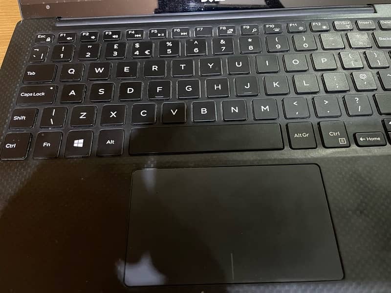 Dell Xps 13  4K  8th gen touch bezel less 1