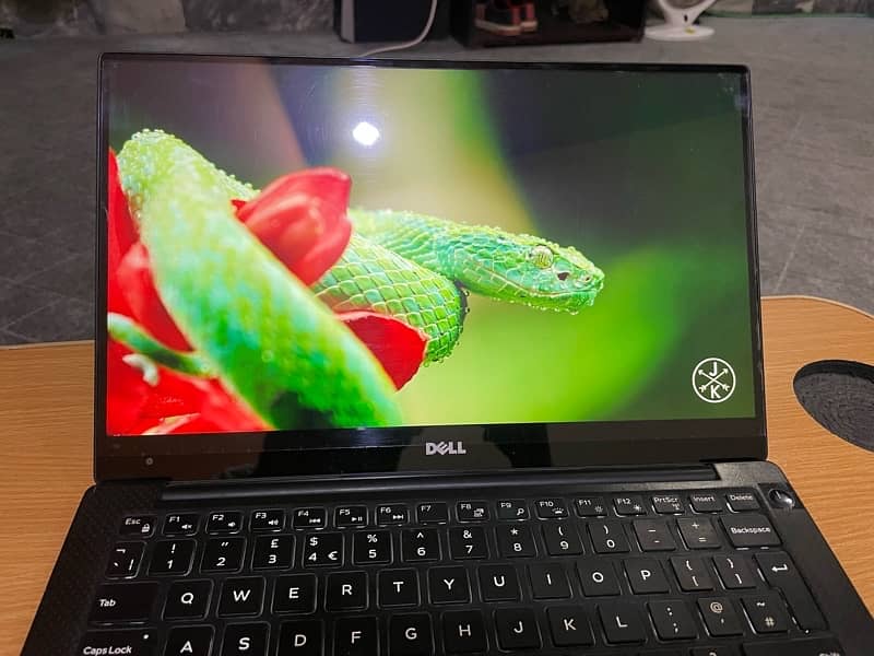 Dell Xps 13  4K  8th gen touch bezel less 2