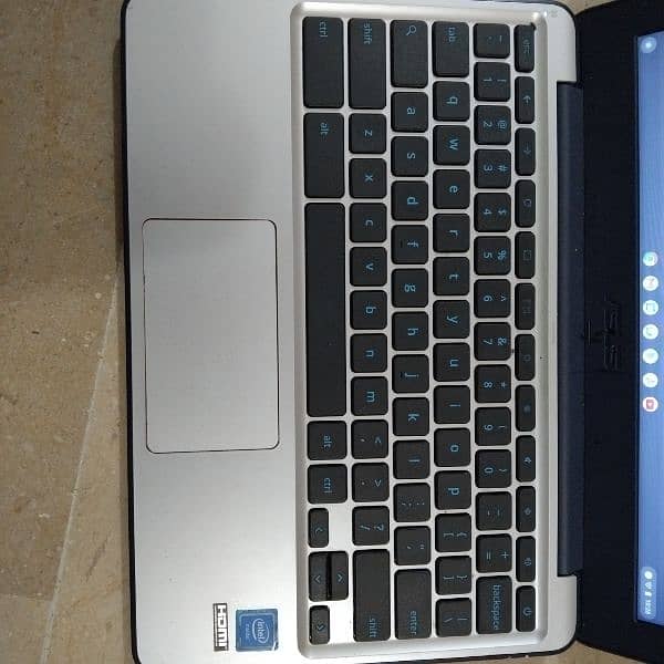 ASUS CHROME BOOK 6