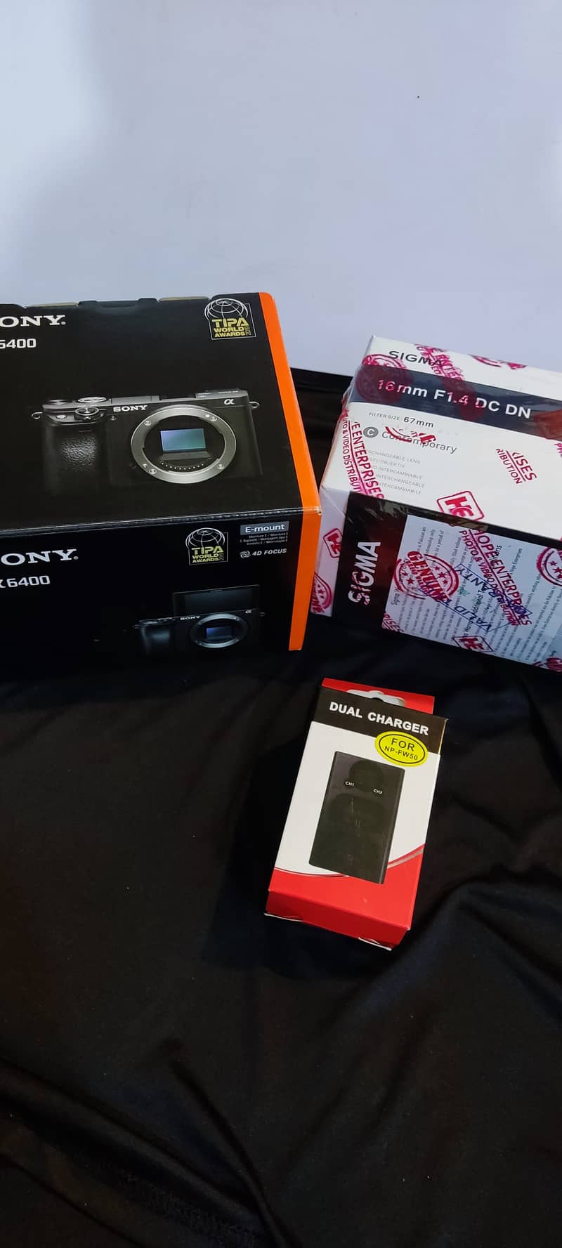 For Sale: Sony A6400 & Sigma 16mm f/1.4 Lens (Lightly Used, No Scratch 8