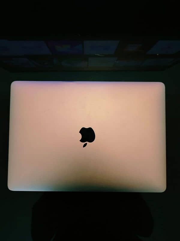 MacBook Pro 2018 touchbas 0