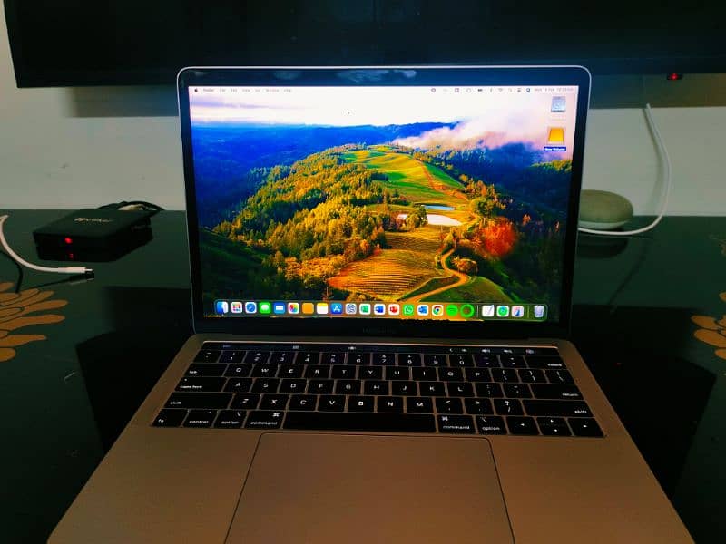 MacBook Pro 2018 touchbas 3