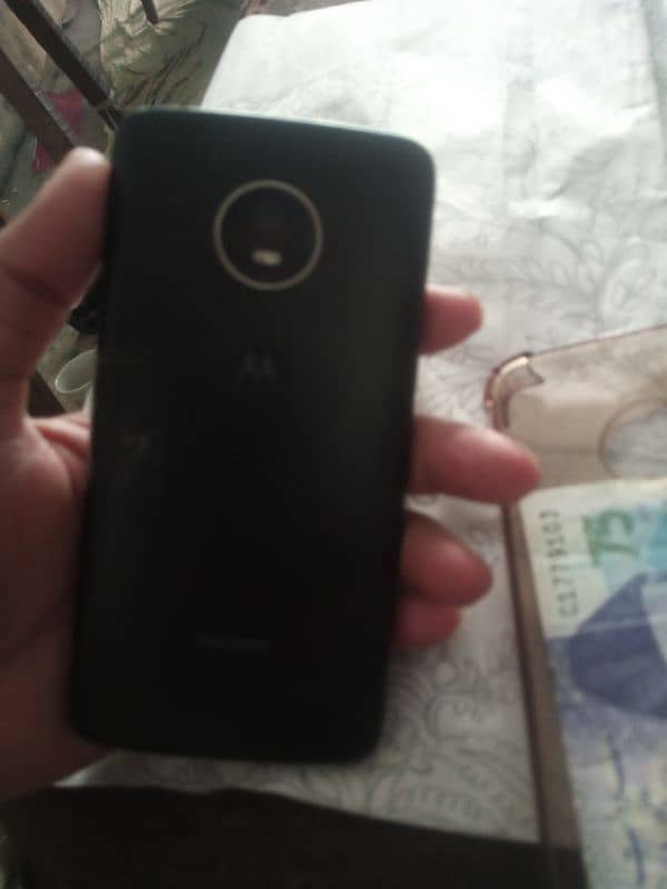 moto E4 1