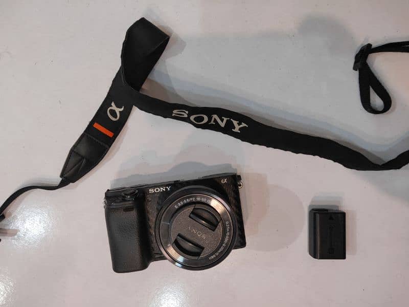 Sony a6400 with kit lense 16-50mm with box 0