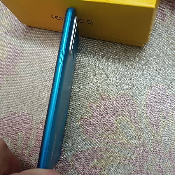 Realme 5i 4/64 0