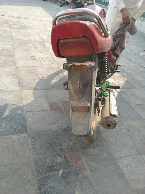 Honda 100 2014 model urgent sale lahore 3