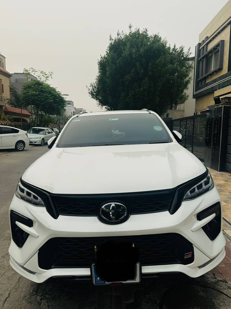 Toyota Fortuner GR-S 2024 0