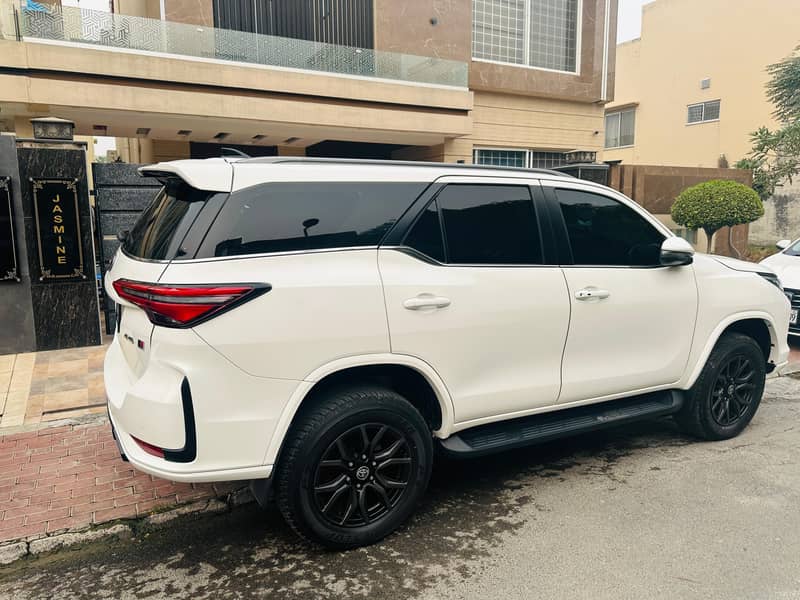 Toyota Fortuner GR-S 2024 1