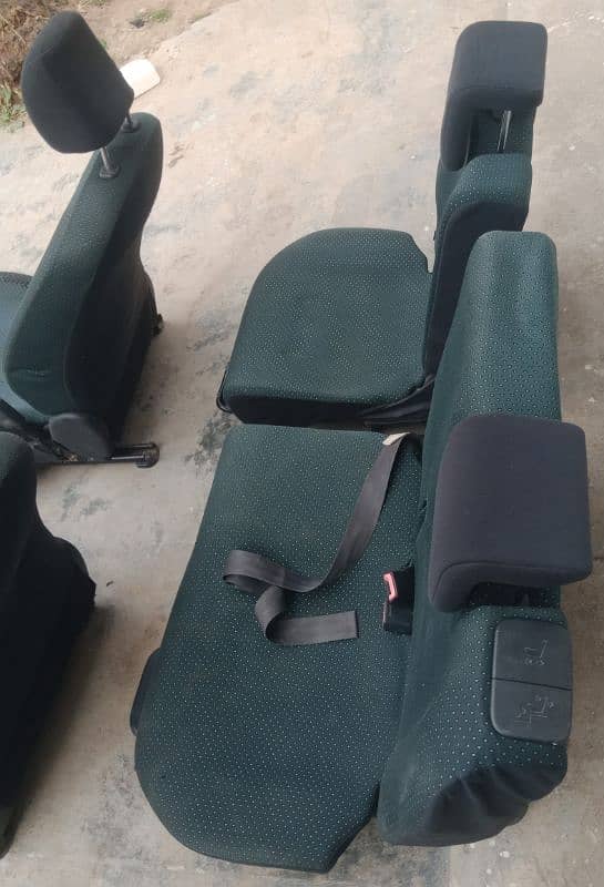 vitz seats orignal japani complete set Rs 35000 2